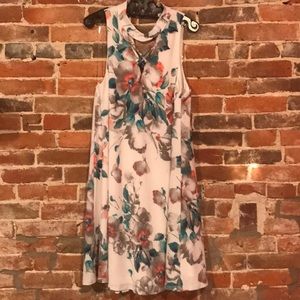 Fun flirty floral dress!